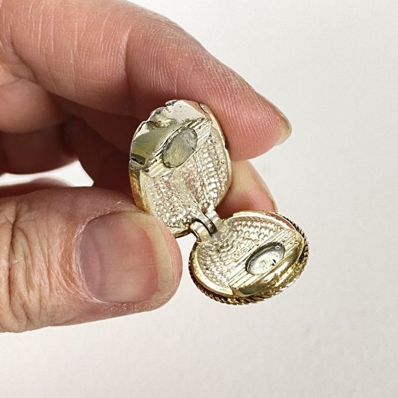 Replacement AVON Vintage Oval Polished Metal Magnetic Reversible Clip On Earring - Picture 5 of 8